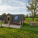 Borrett Escapes - Luxury Pods Lodge *
