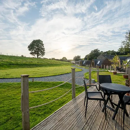 Borrett Escapes - Luxury Pods Lodge *