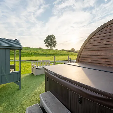Borrett Escapes - Luxury Pods Lodge *