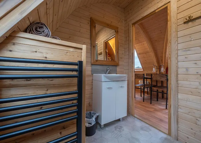 Borrett Escapes - Luxury Pods Lodge *