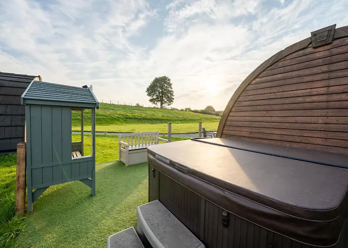 Borrett Escapes - Luxury Pods Lodge *